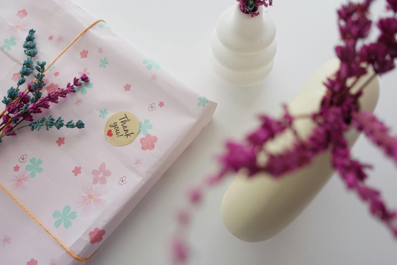 Elegant gift packaging adorned with dried flowers and thank you note for a personal touch.